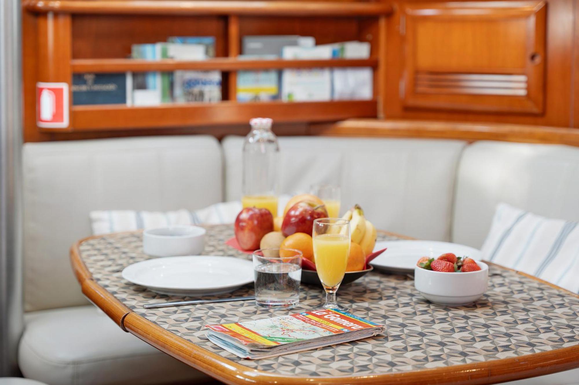 Pato Lucas Sail Boat Hotel San Sebastian De La Gomera Luaran gambar